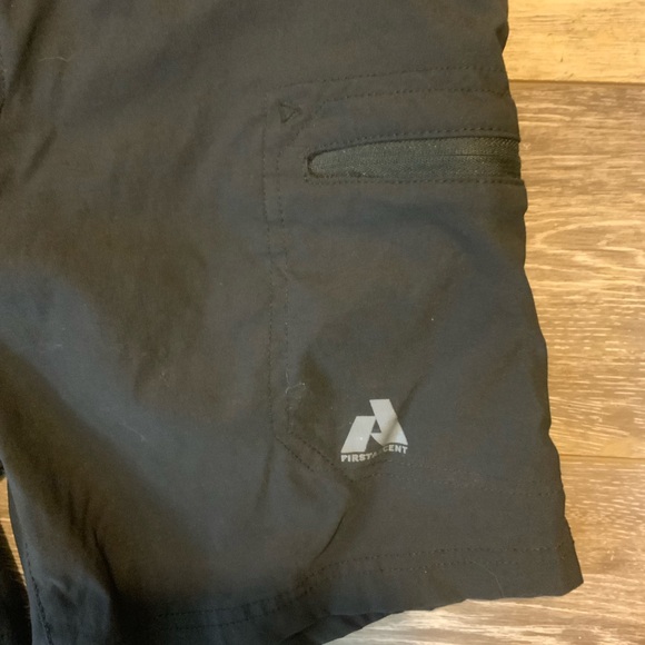 Eddie Bauer Women's Black Shorts. Size 10. - Picture 2 of 4